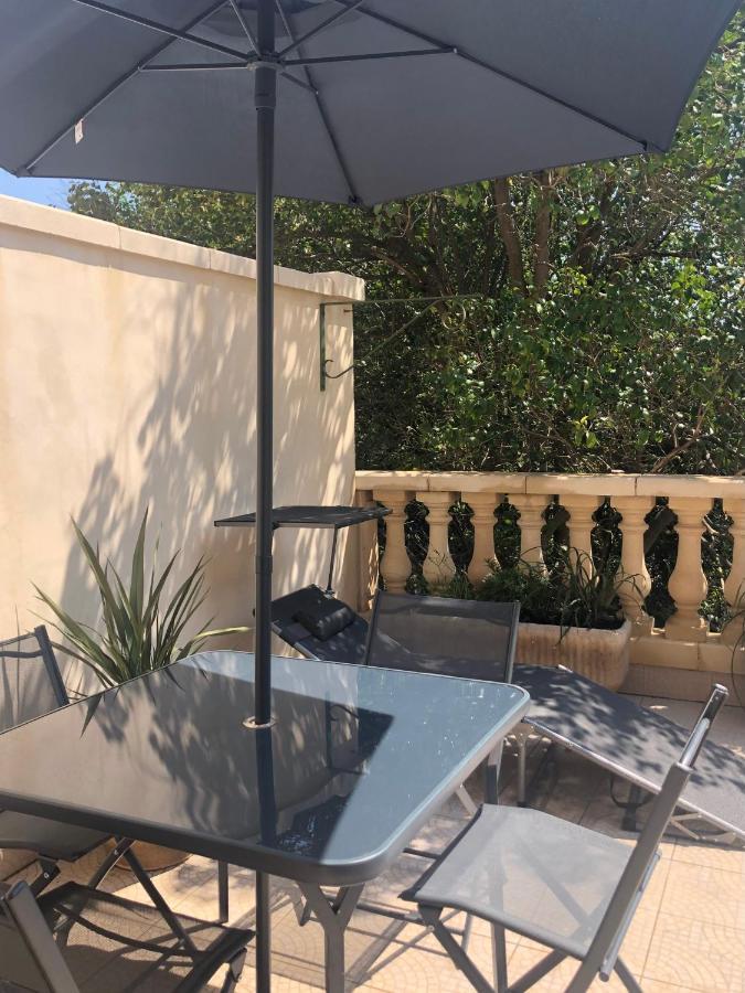 Cote Jardin Est Un Spacieux Et Lumineux T3, Entierement Renove, A 2 Pas De L'Herault Et A 10Min Du Bord De Mer Proche Du Centre Historique Et Du Fabuleux Chateau Laurens, Vous Apprecierez Le Calme De Sa Belle Terrasse Et La Vue Superbe Sur Le Jardin Agde Exterior foto